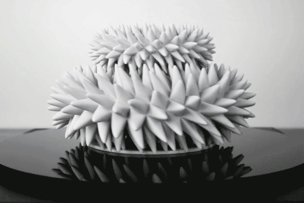 john-edmark-3D-printed-blooms-strobe-animated-sculptures-designboom-04.gif