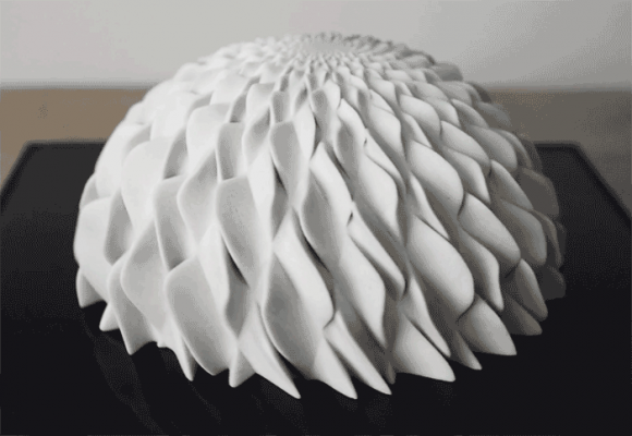 john-edmark-3D-printed-blooms-strobe-animated-sculptures-designboom-01.gif